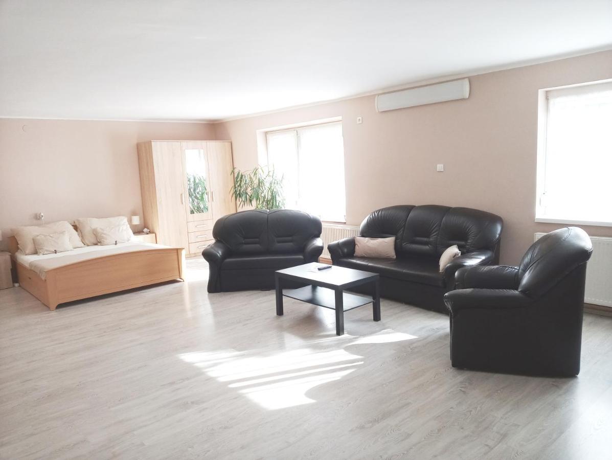 Stardust Apartman Pécs Eksteriør billede